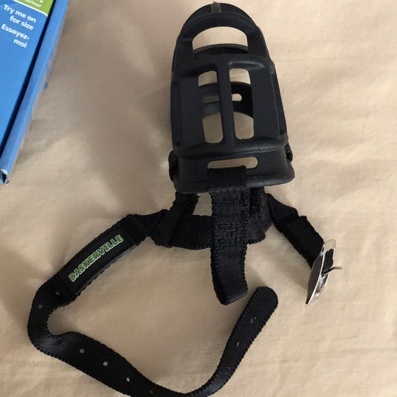 Baskerville dog Muzzle Black plastic & fabric box - Picture 6 of 11